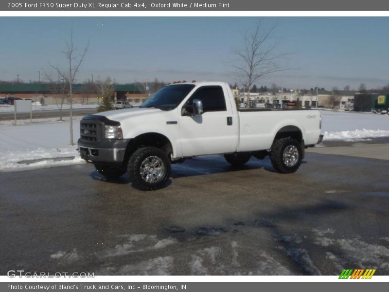 Oxford White / Medium Flint 2005 Ford F350 Super Duty XL Regular Cab 4x4