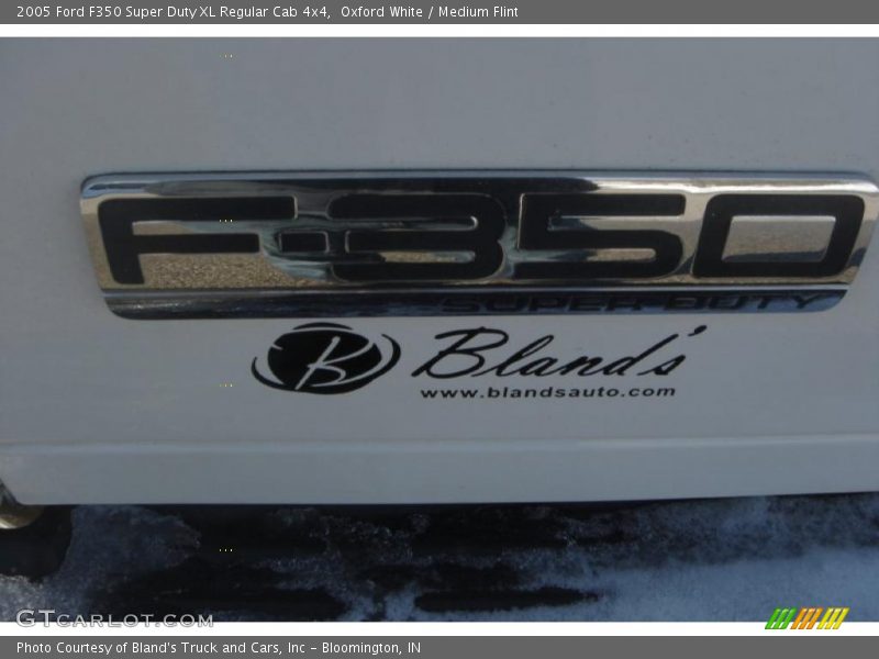 Oxford White / Medium Flint 2005 Ford F350 Super Duty XL Regular Cab 4x4