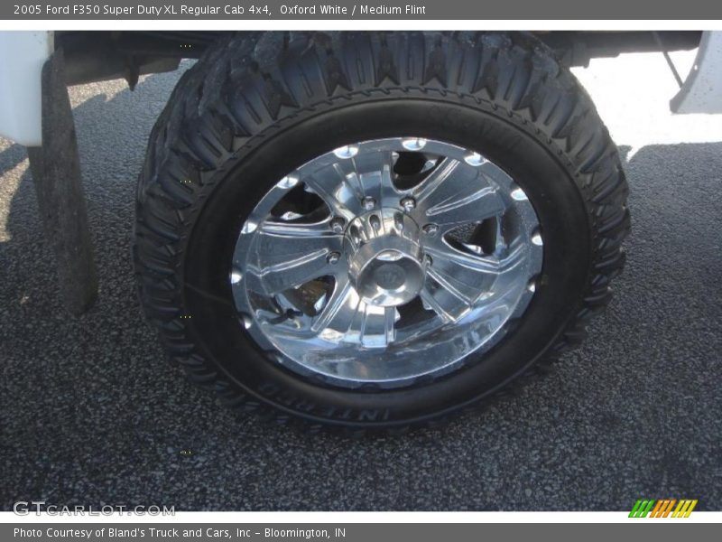 Oxford White / Medium Flint 2005 Ford F350 Super Duty XL Regular Cab 4x4