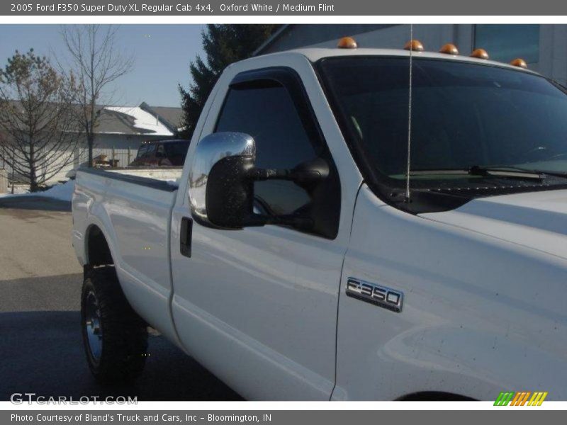 Oxford White / Medium Flint 2005 Ford F350 Super Duty XL Regular Cab 4x4