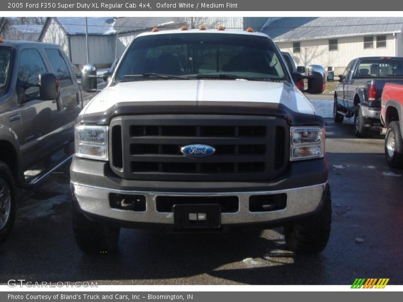 Oxford White / Medium Flint 2005 Ford F350 Super Duty XL Regular Cab 4x4