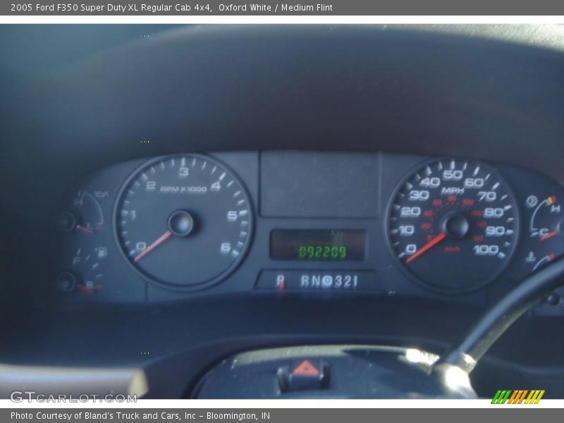 Oxford White / Medium Flint 2005 Ford F350 Super Duty XL Regular Cab 4x4