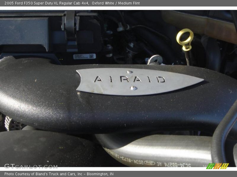 Oxford White / Medium Flint 2005 Ford F350 Super Duty XL Regular Cab 4x4