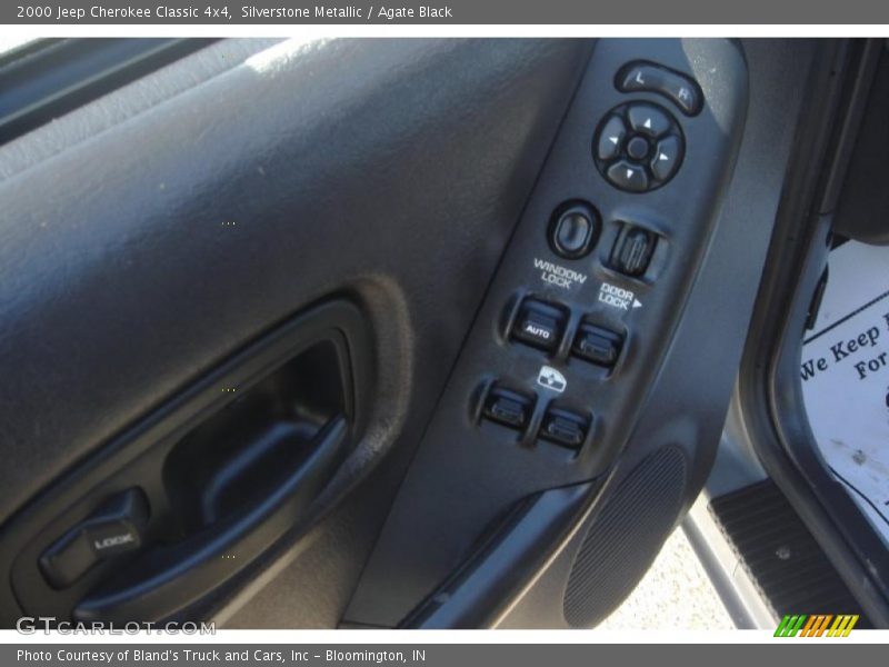 Silverstone Metallic / Agate Black 2000 Jeep Cherokee Classic 4x4