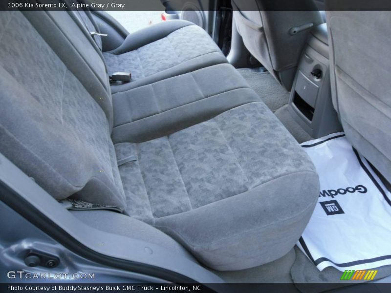 Alpine Gray / Gray 2006 Kia Sorento LX