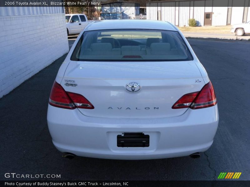 Blizzard White Pearl / Ivory 2006 Toyota Avalon XL