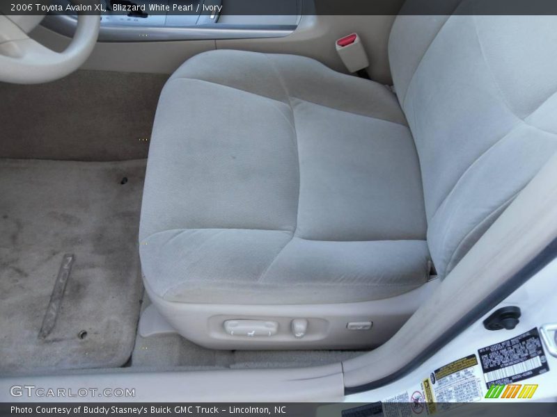 Blizzard White Pearl / Ivory 2006 Toyota Avalon XL