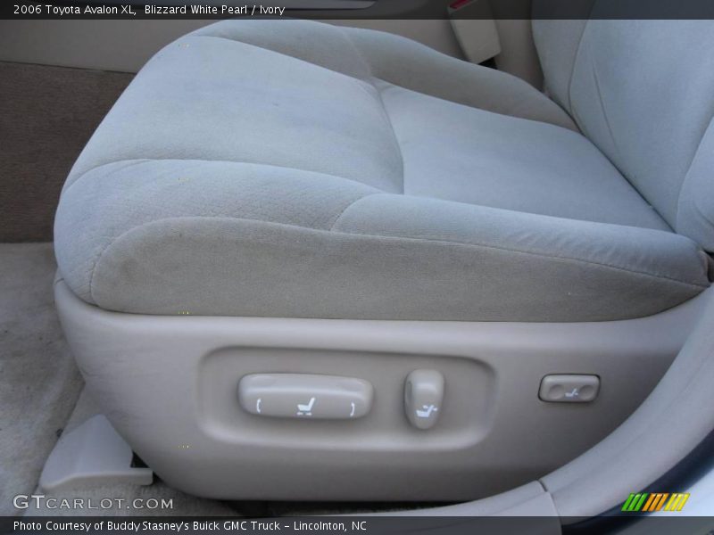 Blizzard White Pearl / Ivory 2006 Toyota Avalon XL