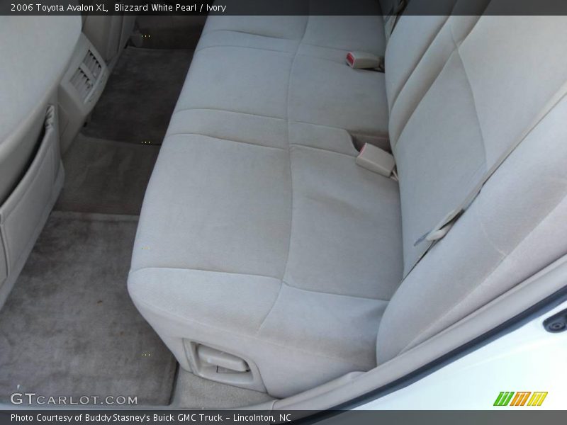 Blizzard White Pearl / Ivory 2006 Toyota Avalon XL