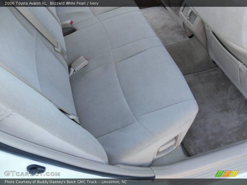 Blizzard White Pearl / Ivory 2006 Toyota Avalon XL