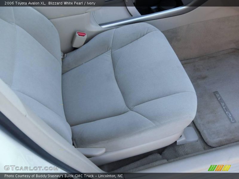 Blizzard White Pearl / Ivory 2006 Toyota Avalon XL