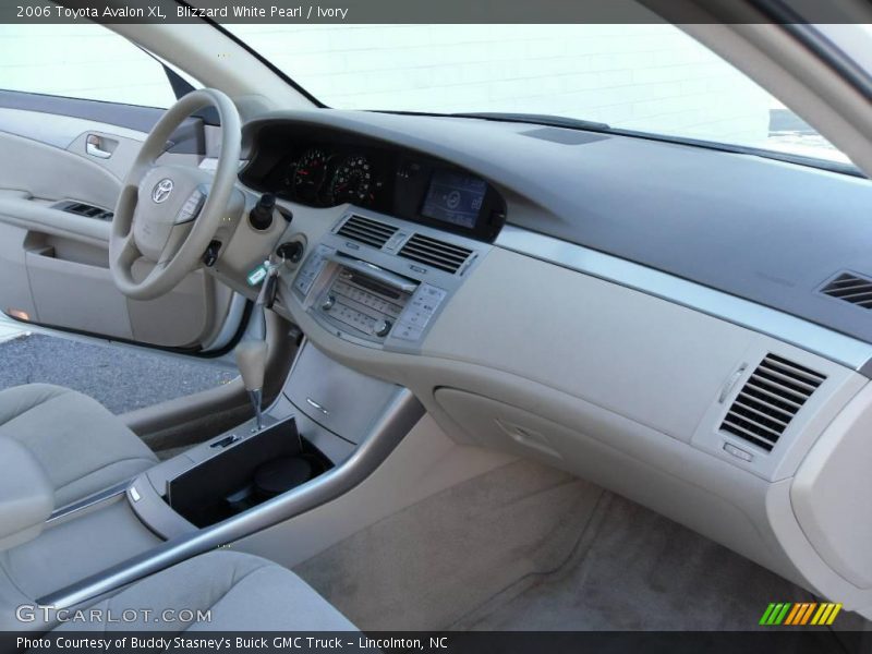 Blizzard White Pearl / Ivory 2006 Toyota Avalon XL