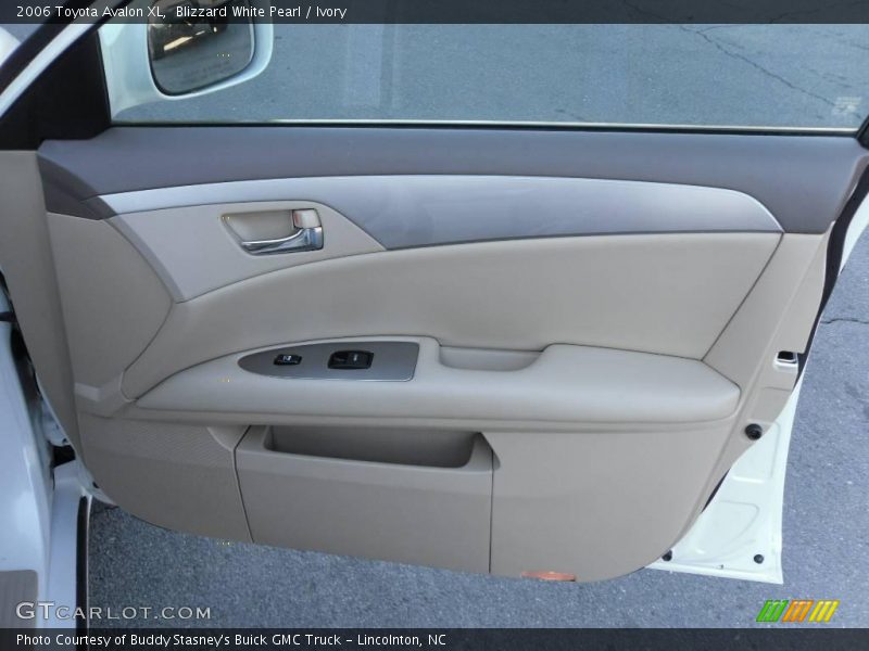Blizzard White Pearl / Ivory 2006 Toyota Avalon XL