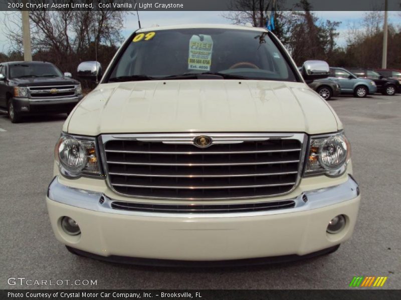 Cool Vanilla / Light Graystone 2009 Chrysler Aspen Limited