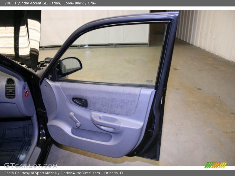 Ebony Black / Gray 2005 Hyundai Accent GLS Sedan