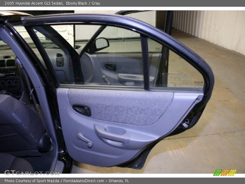 Ebony Black / Gray 2005 Hyundai Accent GLS Sedan