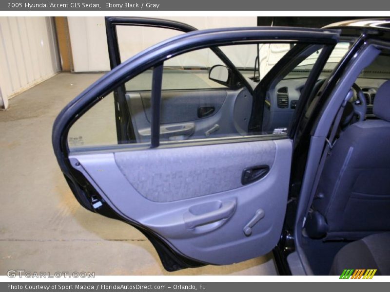 Ebony Black / Gray 2005 Hyundai Accent GLS Sedan