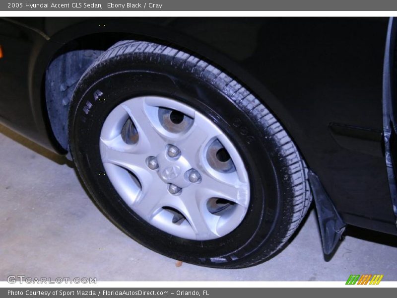 Ebony Black / Gray 2005 Hyundai Accent GLS Sedan
