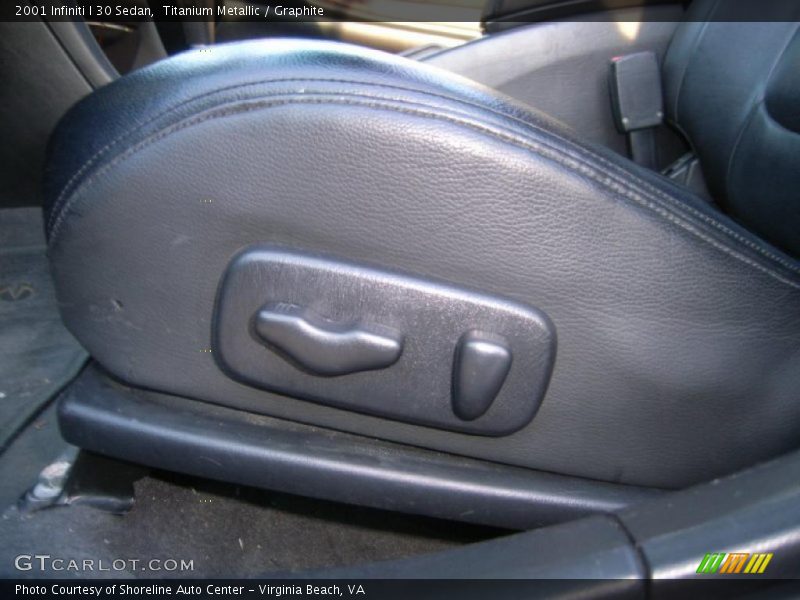 Titanium Metallic / Graphite 2001 Infiniti I 30 Sedan