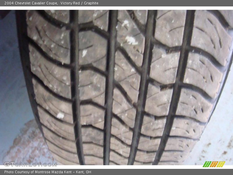 Victory Red / Graphite 2004 Chevrolet Cavalier Coupe