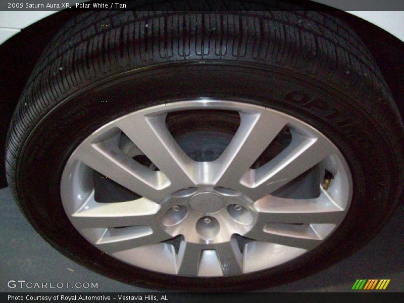 Polar White / Tan 2009 Saturn Aura XR