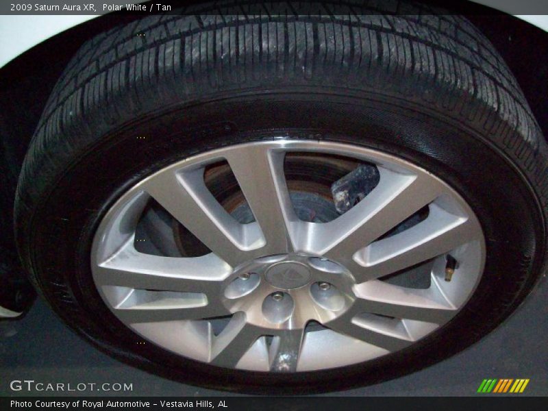 Polar White / Tan 2009 Saturn Aura XR