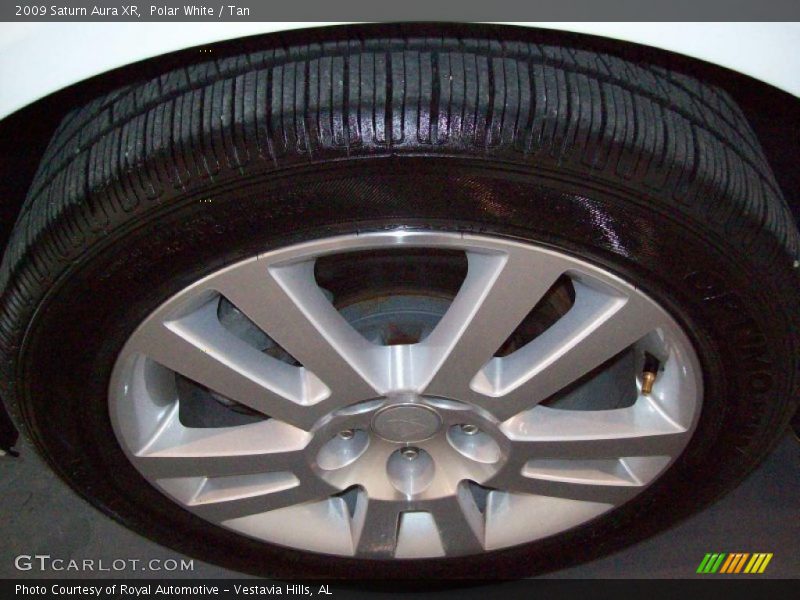 Polar White / Tan 2009 Saturn Aura XR