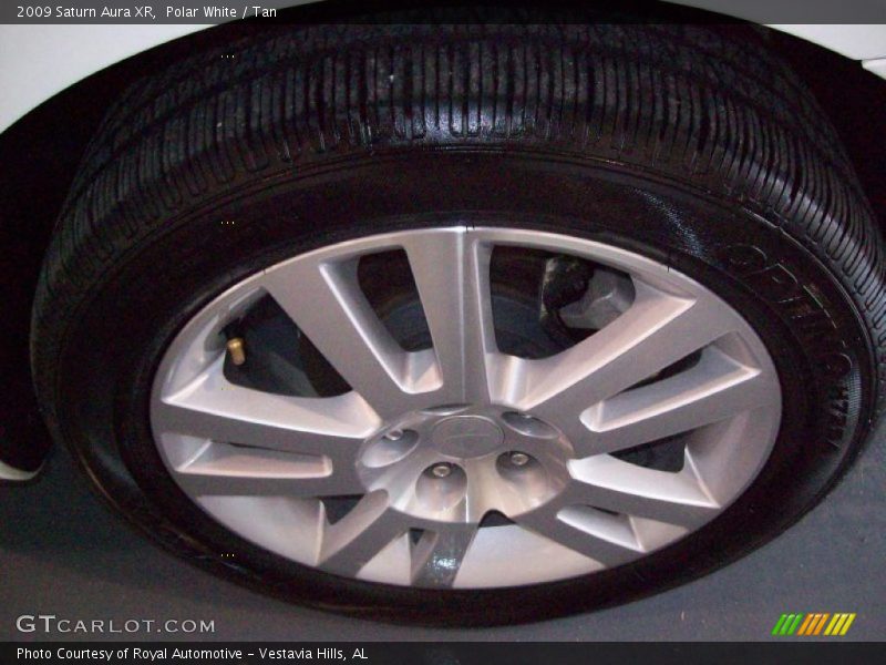 Polar White / Tan 2009 Saturn Aura XR