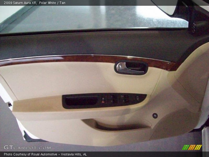 Polar White / Tan 2009 Saturn Aura XR