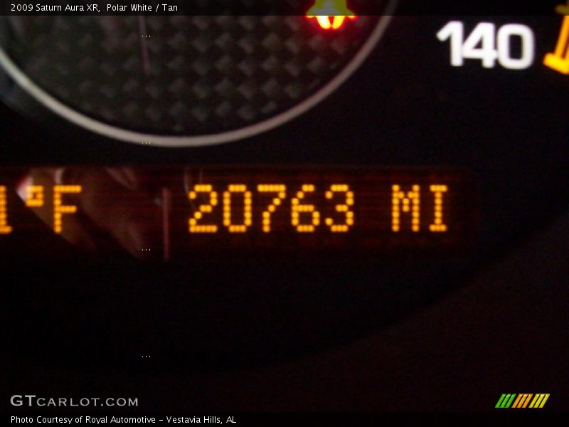 Polar White / Tan 2009 Saturn Aura XR