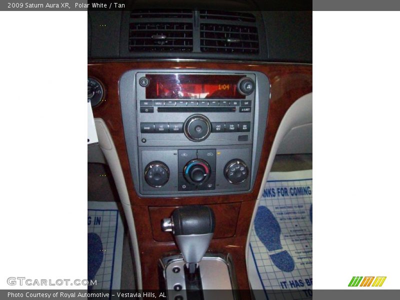 Polar White / Tan 2009 Saturn Aura XR