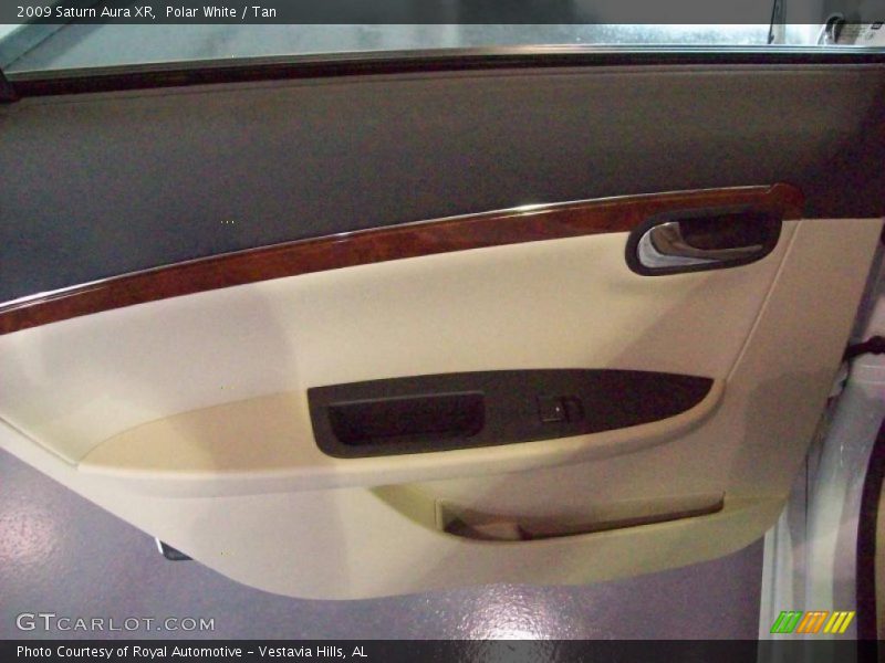 Polar White / Tan 2009 Saturn Aura XR