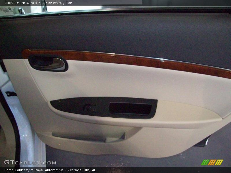 Polar White / Tan 2009 Saturn Aura XR