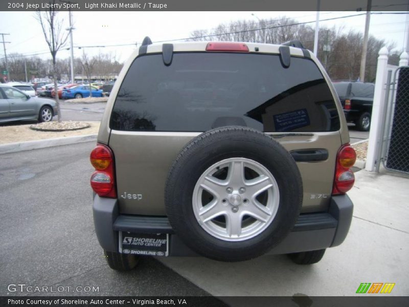 Light Khaki Metallic / Taupe 2004 Jeep Liberty Sport