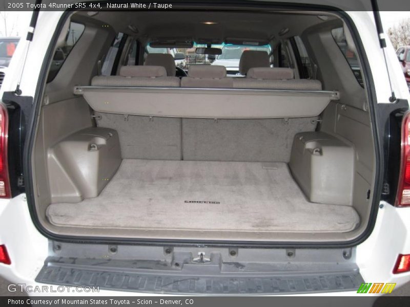 Natural White / Taupe 2005 Toyota 4Runner SR5 4x4