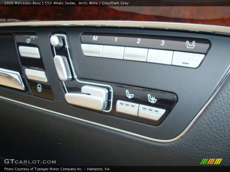 Arctic White / Grey/Dark Grey 2009 Mercedes-Benz S 550 4Matic Sedan