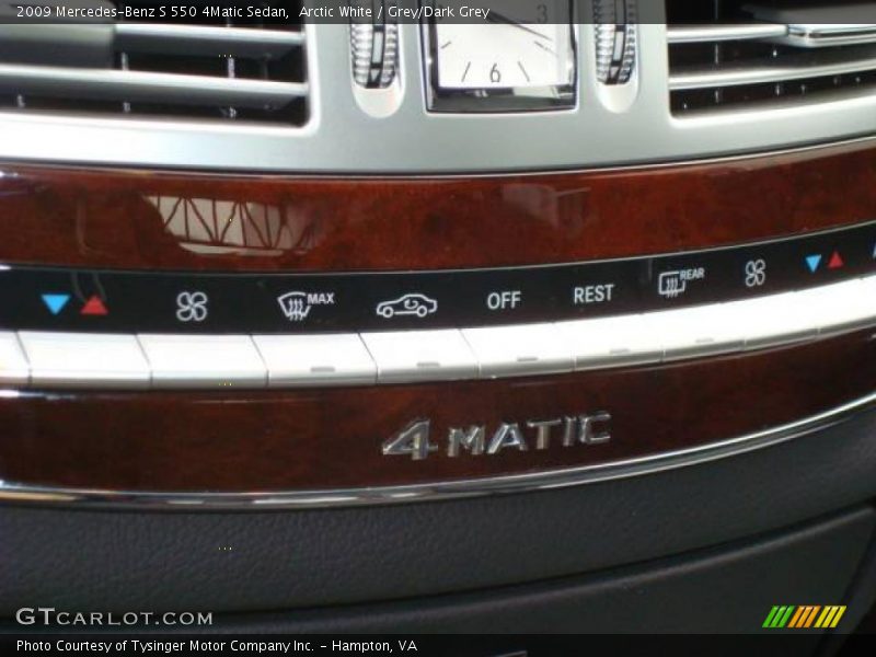 Arctic White / Grey/Dark Grey 2009 Mercedes-Benz S 550 4Matic Sedan