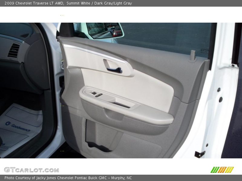 Summit White / Dark Gray/Light Gray 2009 Chevrolet Traverse LT AWD