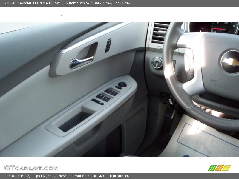 Summit White / Dark Gray/Light Gray 2009 Chevrolet Traverse LT AWD