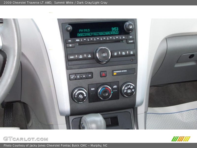 Summit White / Dark Gray/Light Gray 2009 Chevrolet Traverse LT AWD