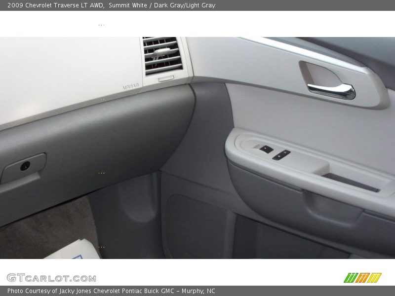 Summit White / Dark Gray/Light Gray 2009 Chevrolet Traverse LT AWD