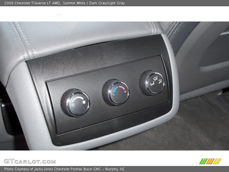Summit White / Dark Gray/Light Gray 2009 Chevrolet Traverse LT AWD