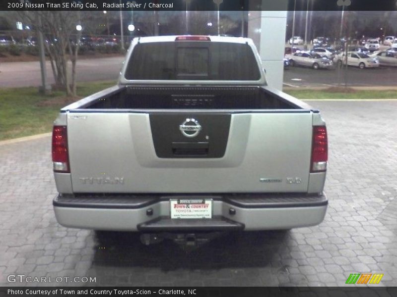 Radiant Silver / Charcoal 2009 Nissan Titan SE King Cab