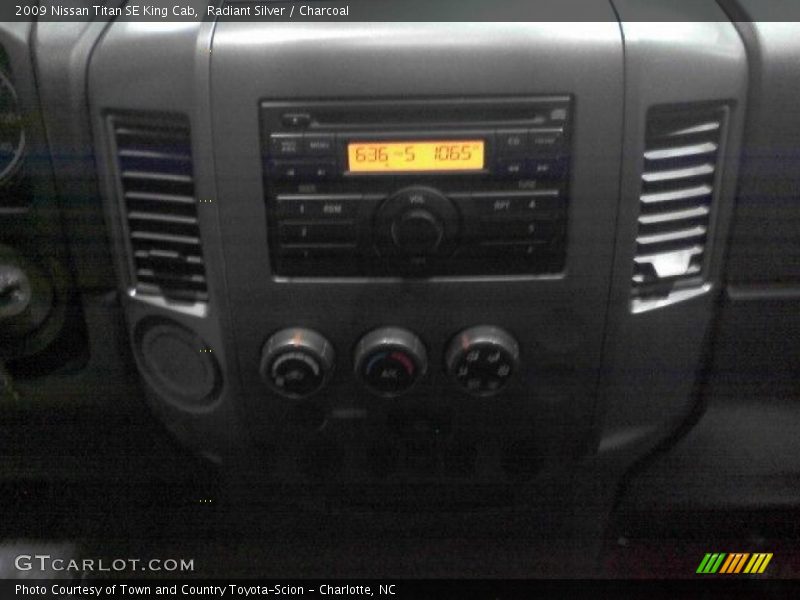 Radiant Silver / Charcoal 2009 Nissan Titan SE King Cab