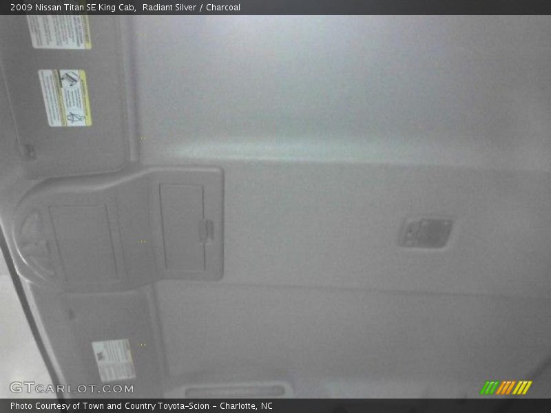 Radiant Silver / Charcoal 2009 Nissan Titan SE King Cab