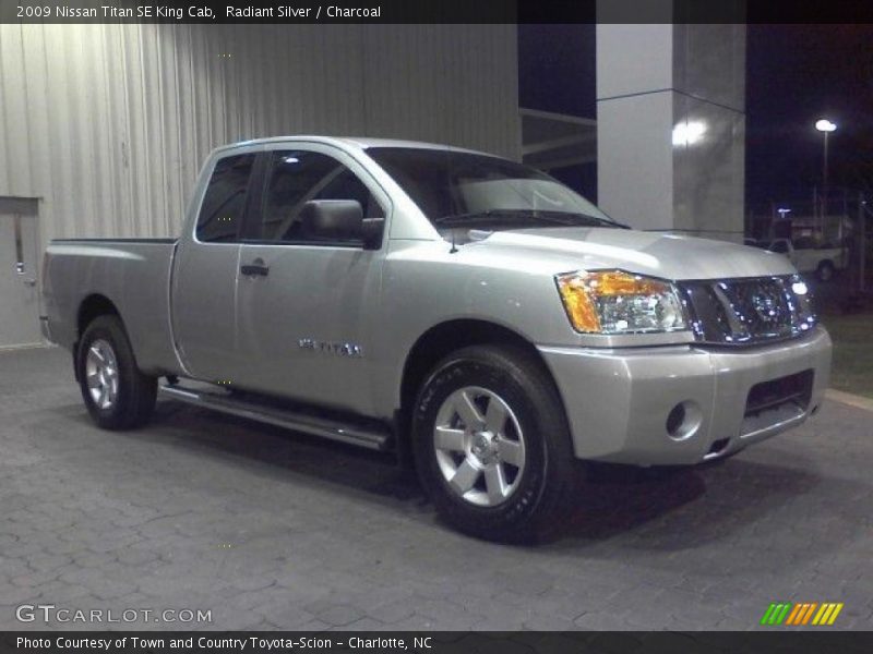 Radiant Silver / Charcoal 2009 Nissan Titan SE King Cab
