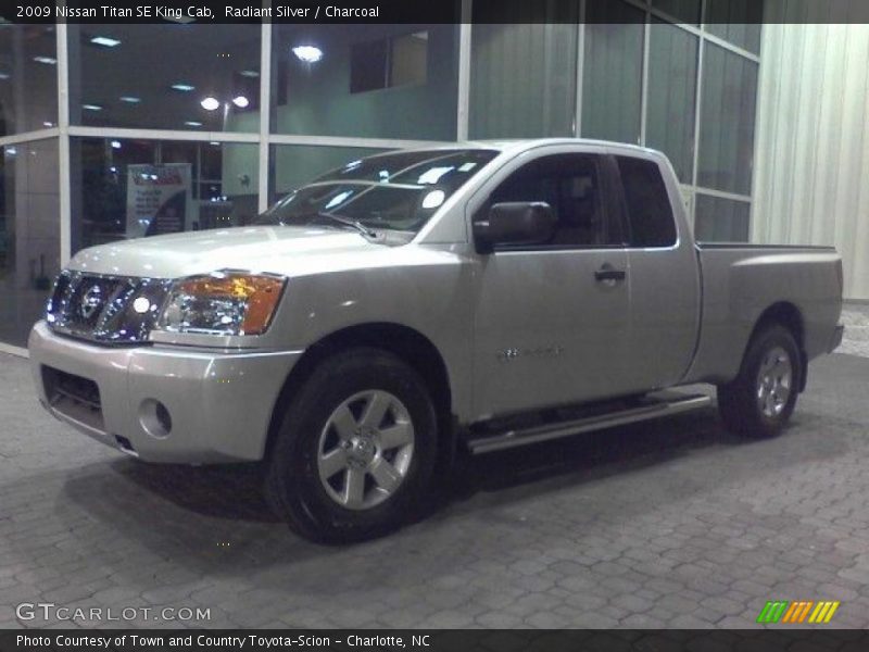 Radiant Silver / Charcoal 2009 Nissan Titan SE King Cab