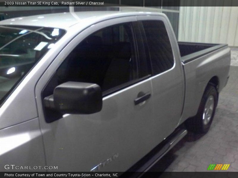 Radiant Silver / Charcoal 2009 Nissan Titan SE King Cab