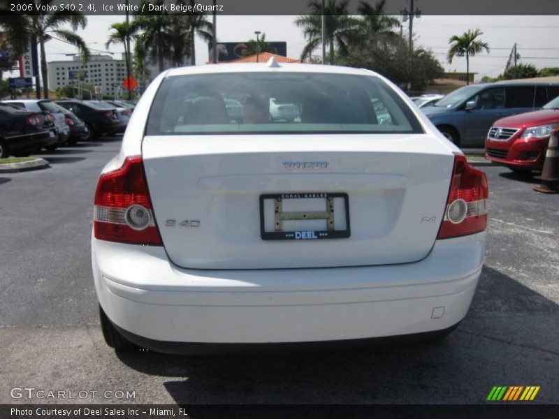 Ice White / Dark Beige/Quartz 2006 Volvo S40 2.4i