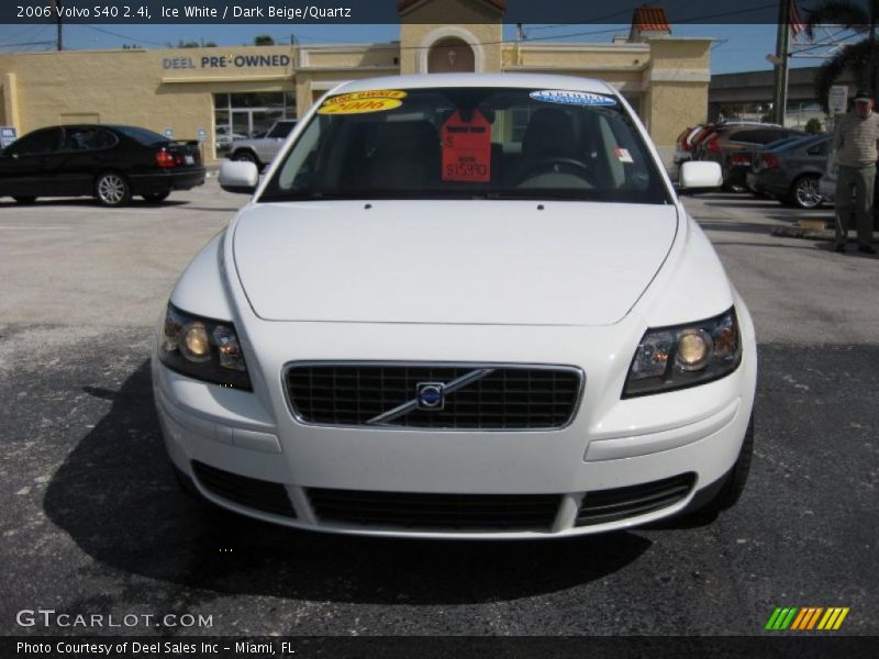 Ice White / Dark Beige/Quartz 2006 Volvo S40 2.4i